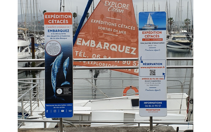 Panneaux de quai et voile